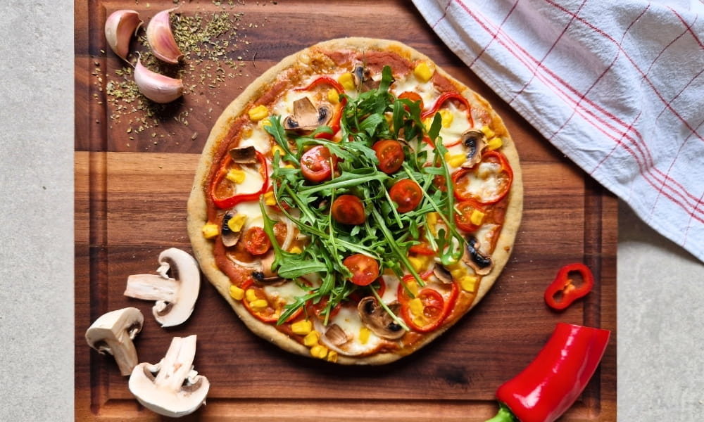 Vegane Protein Pizza mit Protein Pizza Teig und Belag