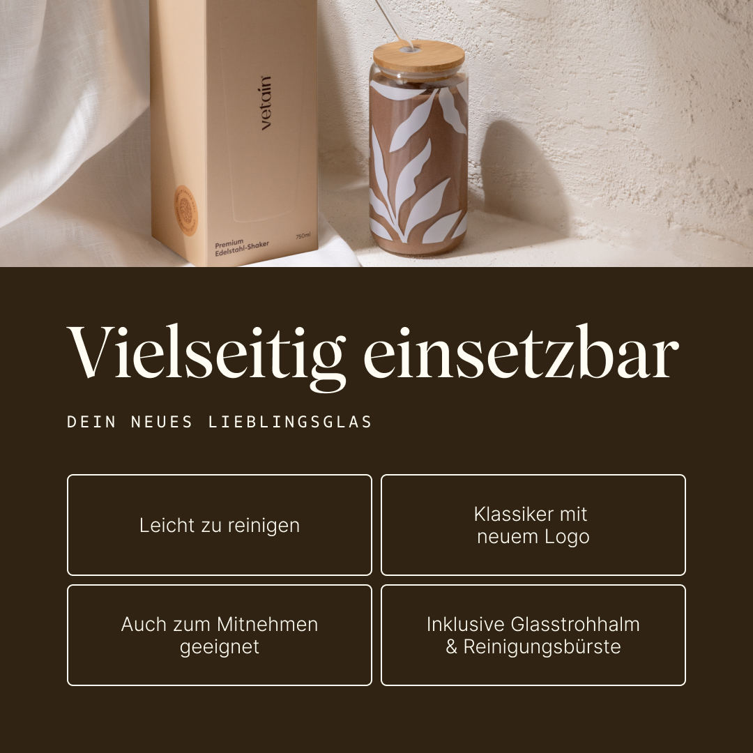 Vetains Trinkglas ist vielseitig einsetzbar. Es ist leicht zu reinigen, ein Klassiker mit neuem Logo, auch zum Mitnehmen geeignet, inklusive Glasstrohhalm & Reinigungsbürste