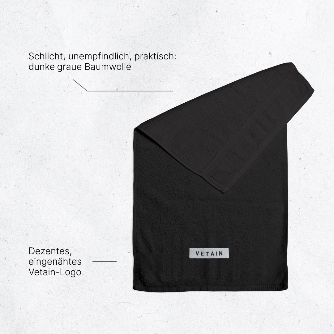 Das Vetain Handtuch ist schlicht, unempfindlich, praktisch. Es hat ein dezentes, eingenähtes Vetain-Logo