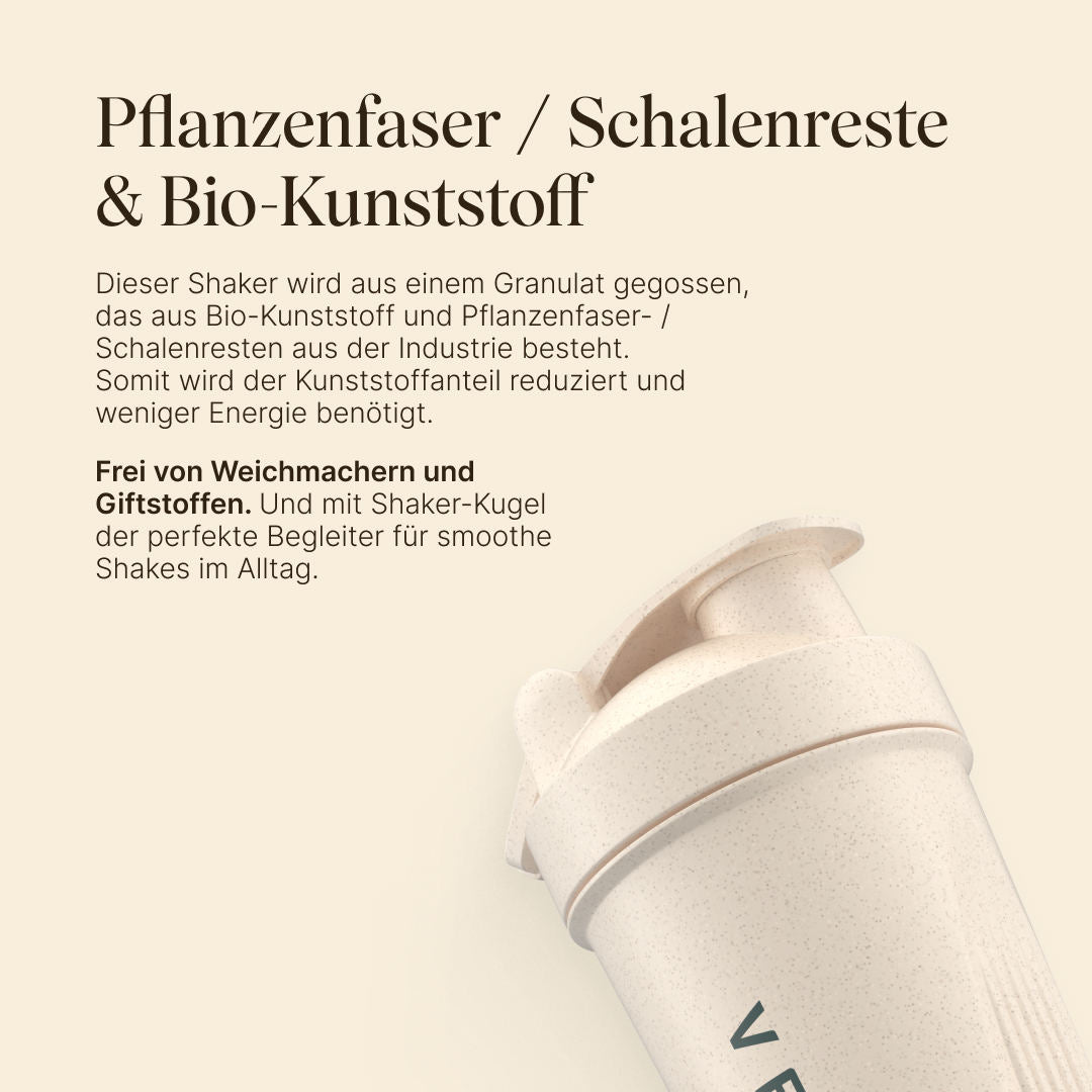 Vetains Bio Shaker ist aus Pflanzenfaser und Schalenreste und Bio-Kunststoff. Er wird aus einem Granulat gegossen, das aus Bio-Kunststoff und Pflanzenfaser-/Schalenresten aus der Industrie besteht. Somit wird der Kunststoffanteil reduziert und weniger Energie benötigt. Er ist frei von Weichmachern und Gifstoffen und mit ShakerKugel der perfekte Begleiter für smoothe Shakes im alltag