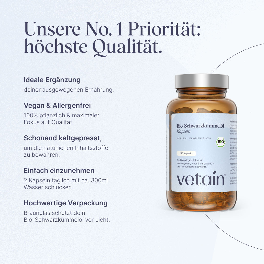 Vetain Bio-Schwarzkümmelöl Kapseln (180 Kapseln, Braunglas). Überschrift „Unsere No. 1 Priorität: höchste Qualität“. Merkmale: ideale Ergänzung der Ernährung, vegan & allergenfrei, schonend kaltgepresst, einfach einzunehmen (2 Kapseln täglich mit ca. 300 ml Wasser), hochwertige Braunglas-Verpackung.