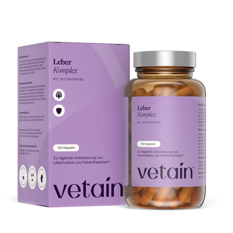 Vetains Leberkomplex Kapseln im hochwertigen Braunglas. Schräg dahinter der nachhaltige Verpackungskarton.
