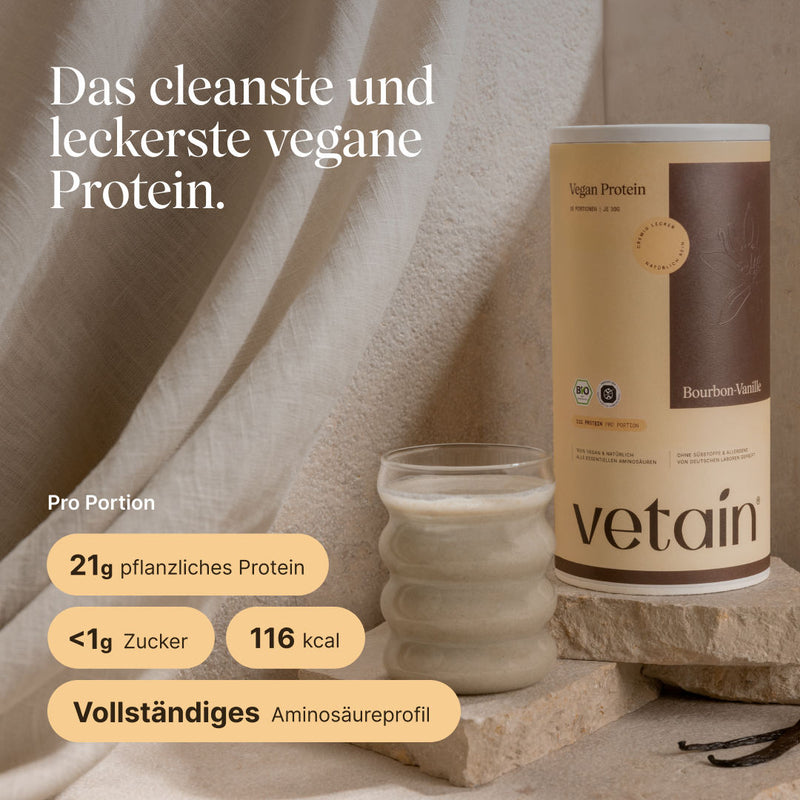 Vegan Protein Vanille: Das cleanste und leckerste vegane Protein. Nährwerte pro Portion: 21g Protein, <1g Zucker, 116 Kalorien. Vollständiges Aminosäureprofil. 