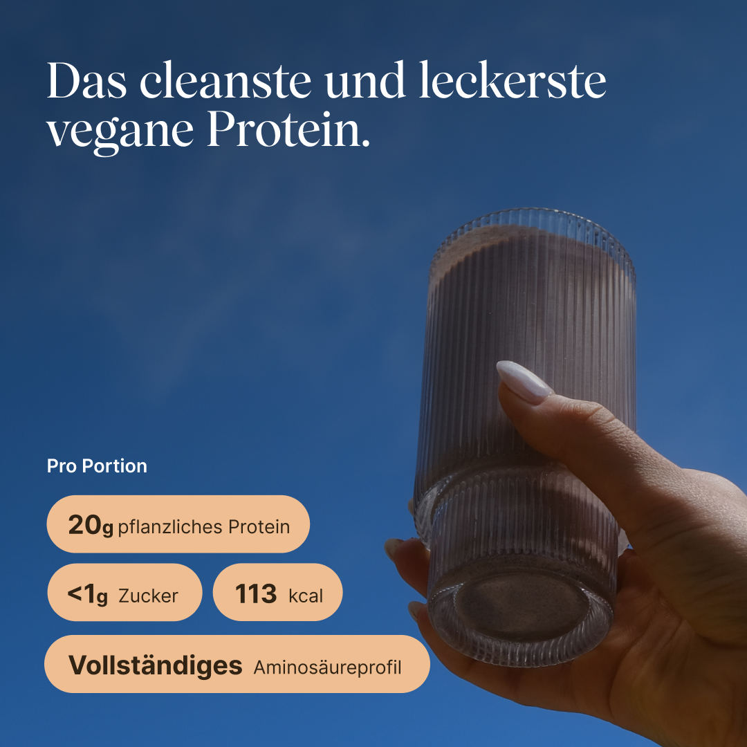 Vegan Protein Haselnuss: Das cleanste und leckerste vegane Protein. Nährwerte pro Portion: 20g Protein, <1g Zucker, 113 Kalorien. Vollständiges Aminosäureprofil. 