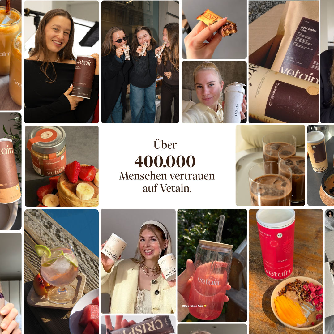 Collage aus Kunden-Fotos mit Vetain-Produkten: Personen mit Proteinpulver-Dosen, Crispy Proteinriegeln, Shaker und Proteingetränken in verschiedenen Alltagssituationen. Mittiger Text: „Über 400.000 Menschen vertrauen auf Vetain."