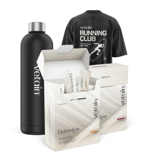 Schwarze Trinkflasche, schwarzes T-Shirt mit weißem Aufdruck 