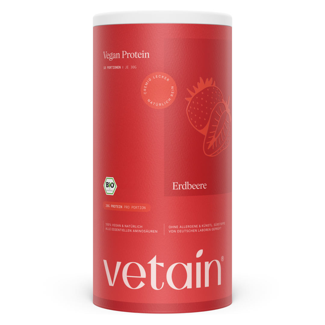 Vetain Vegan Protein Erdbeere in roter Dose mit Erdbeer-Illustration, frontal und freigestellt vor weißem Hintergrund; Bio-Siegel, 20 g Protein pro Portion.