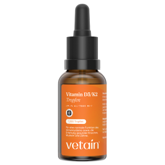 Vetain Vitamin D3/K2 Tropfen in Braunglas-Pipettenflasche mit 1.200 Tropfen, freigestellt.