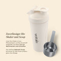Vetain Bio-Shaker aus Pflanzenfasern und Bio-Kunststoff neben einem nahtlosen Edelstahl-Scoop. Text: „Zuverlässiger Bio-Shaker und Scoop – frei von Weichmachern und Giftstoffen; der Scoop portioniert das Pulver präzise, ganz ohne Waage.“