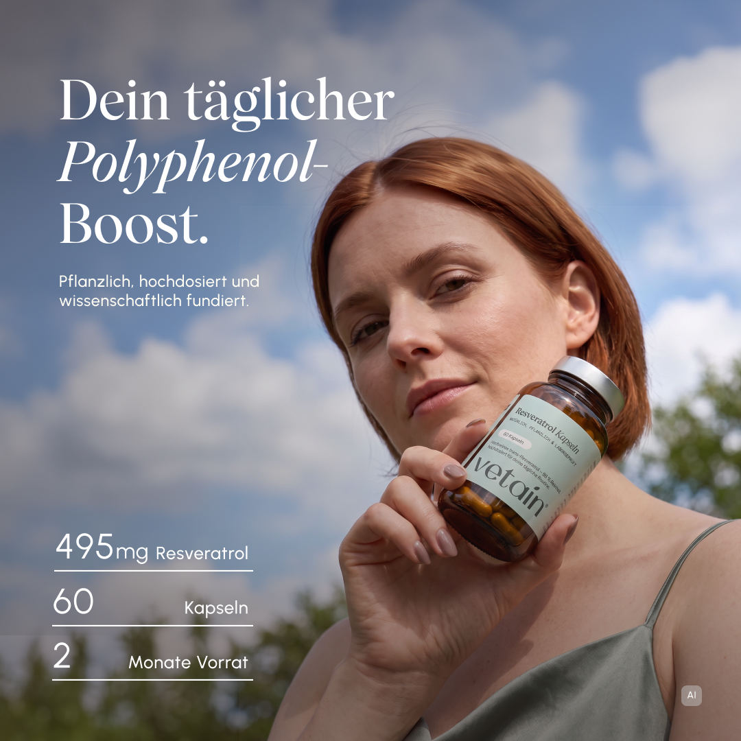 KI-generiertes Bild: Frau hält Vetain Resveratrol Kapseln vor blauem Himmel – 495 mg Resveratrol, 60 Kapseln, 2 Monate Vorrat
