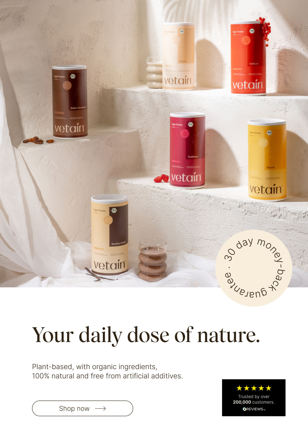 Vetain, your daily dose of nature. Plant-based, with organic ingredients, 100% natural, and free from artificial additives. Discover it now. Already over 200,000 enthusiastic customers. 30-day money-back guarantee. Vetain's vegan protein powder cans arranged on steps with ingredients.