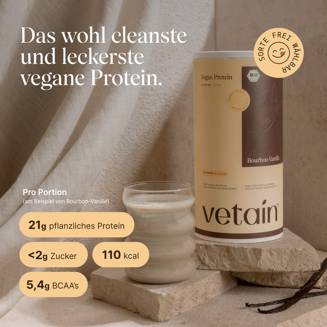 Proteinpulver vegan von Vetain. Das wohl leckerste und cleanste vegane Protein. 21g pflanzliches Protein, unter 2g Zucker, 110 kcal, 5,4g BVAA's pro Portion. Verschiedene Sorten und Geschmäcker