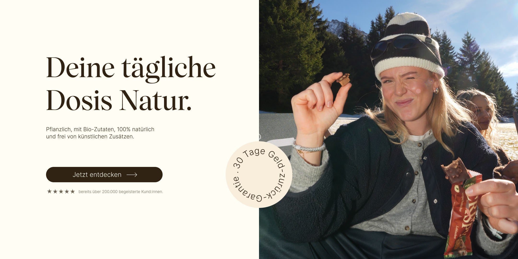 Vetain: Deine tägliche Dosis Natur. Pflanzlich, mit Bio-Zutaten, 100% natürlich und frei von künstlichen Zusätzen. 30 Tage Geld zurück Garantie. Jetzt entdecken. Influencerin in Skiklamotten isst den Crispy Lebkuchen