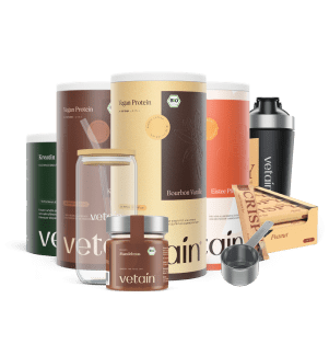Vetain Bundle Ultimate Experience. Vegan Protein, Clear Protein, Crispy Proteinriegel, Kreatin, Nussmus, Edelstahl Proteinshaker, Trinkglas und Edelstahl Scoop Portionierlöffel