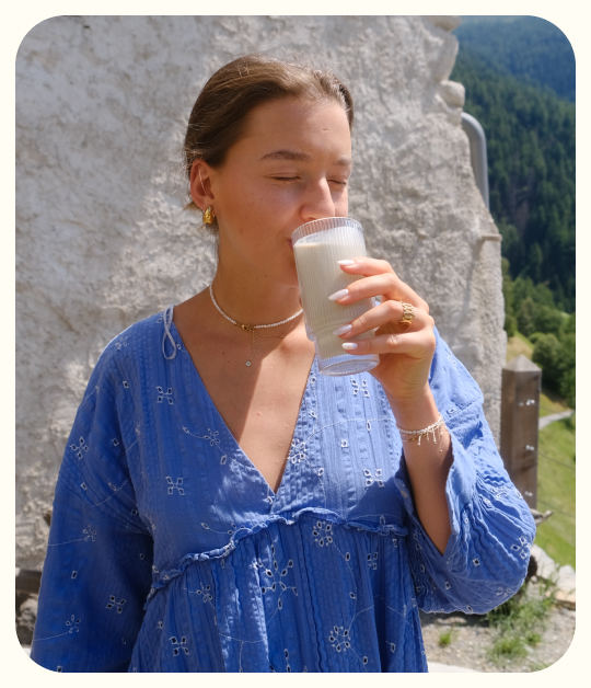 Maria Maas trinkt Vetain Proteinshake