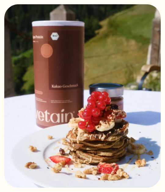 Vegan Protein Pancakes mit Beeren und Nussmus